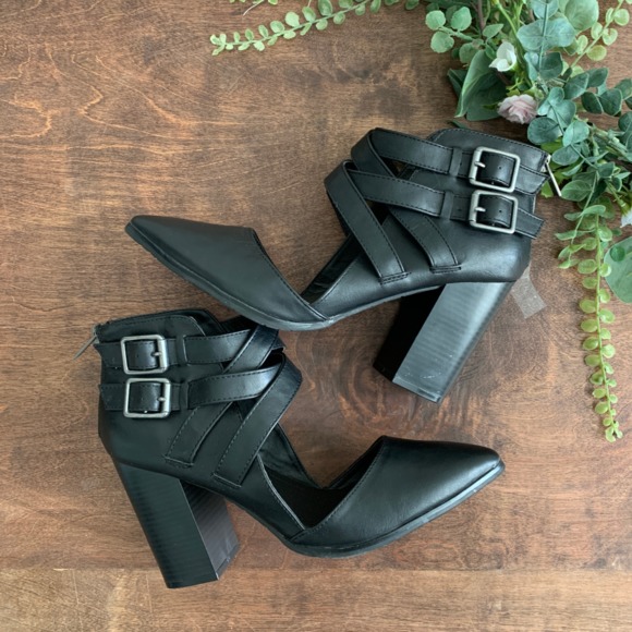 Kenneth Cole Shoes - Kenneth Cole Reaction Strappy Block Heel